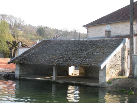 Doulaincourt Saucourt-lavoir 2 dans hameau Saucourt sur Rognon