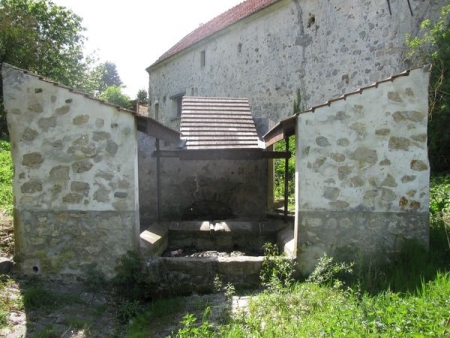 Coulombs en Valois-lavoir 4 dans hameau  Certigny