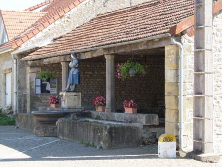 Graffigny Chemin-lavoir 2 dans hameau Chemin